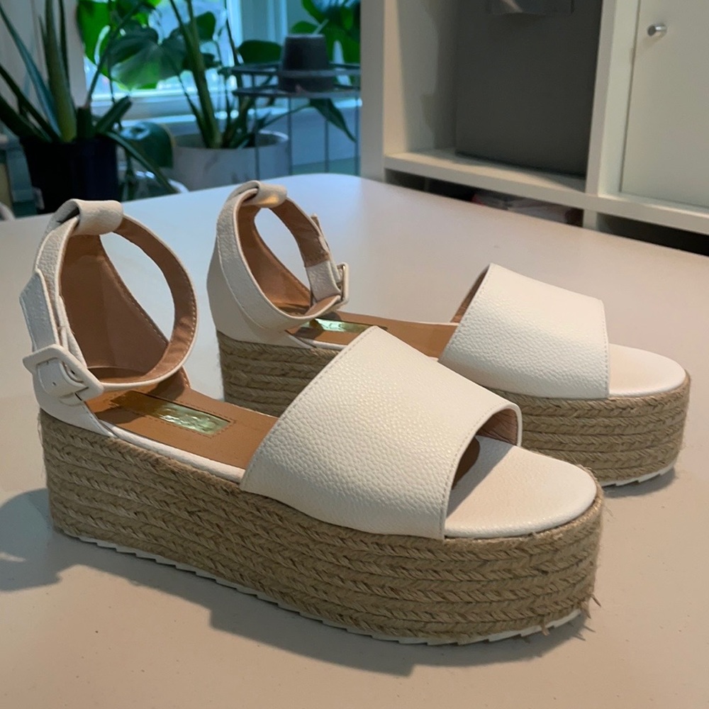 NEW NEVER WORN Krush Strappy Espadrille Platform Sandals in White - Women’s 7